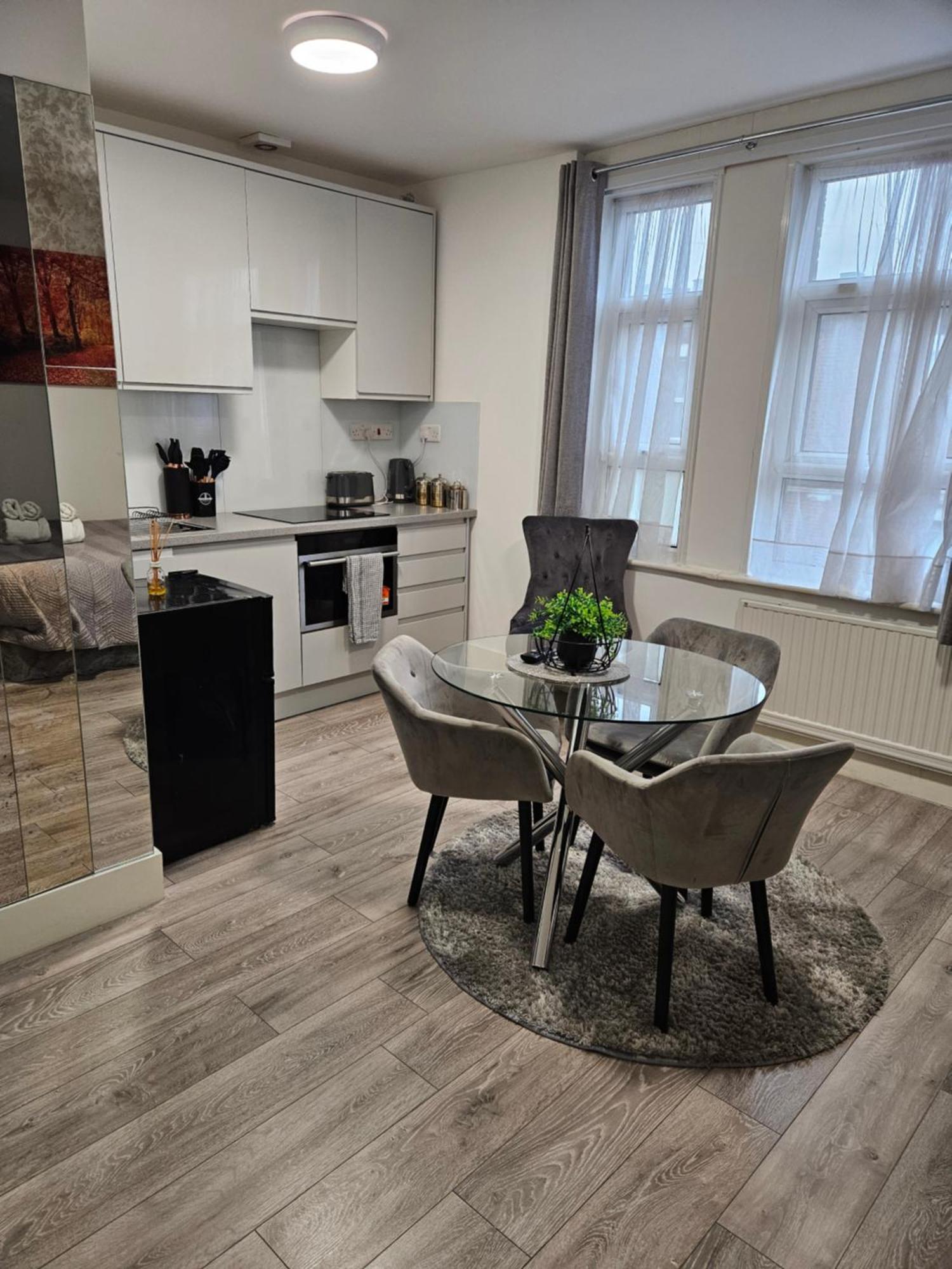 Newly Refurbished In Kensal F Londra
